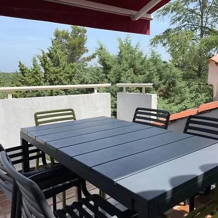 Apartment For Six People Jezera