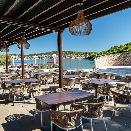 For Six People Jezera