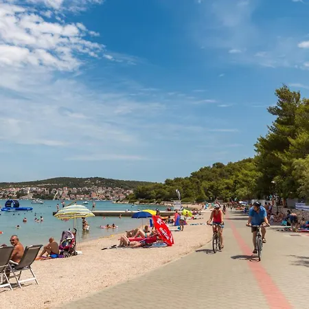 For Six People Jezera Apartment *