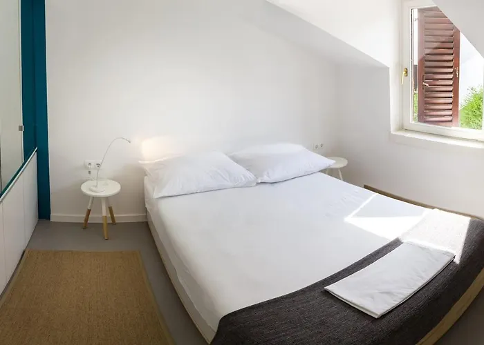 Apartment For Six People Jezera