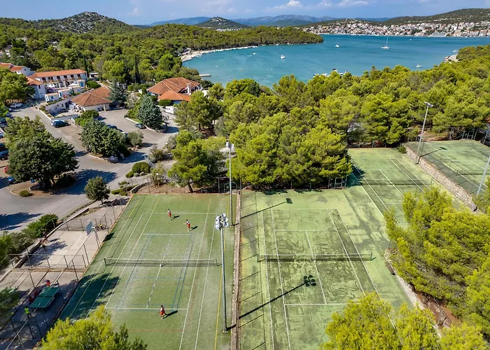 Apartman For Six People Jezera Tisno